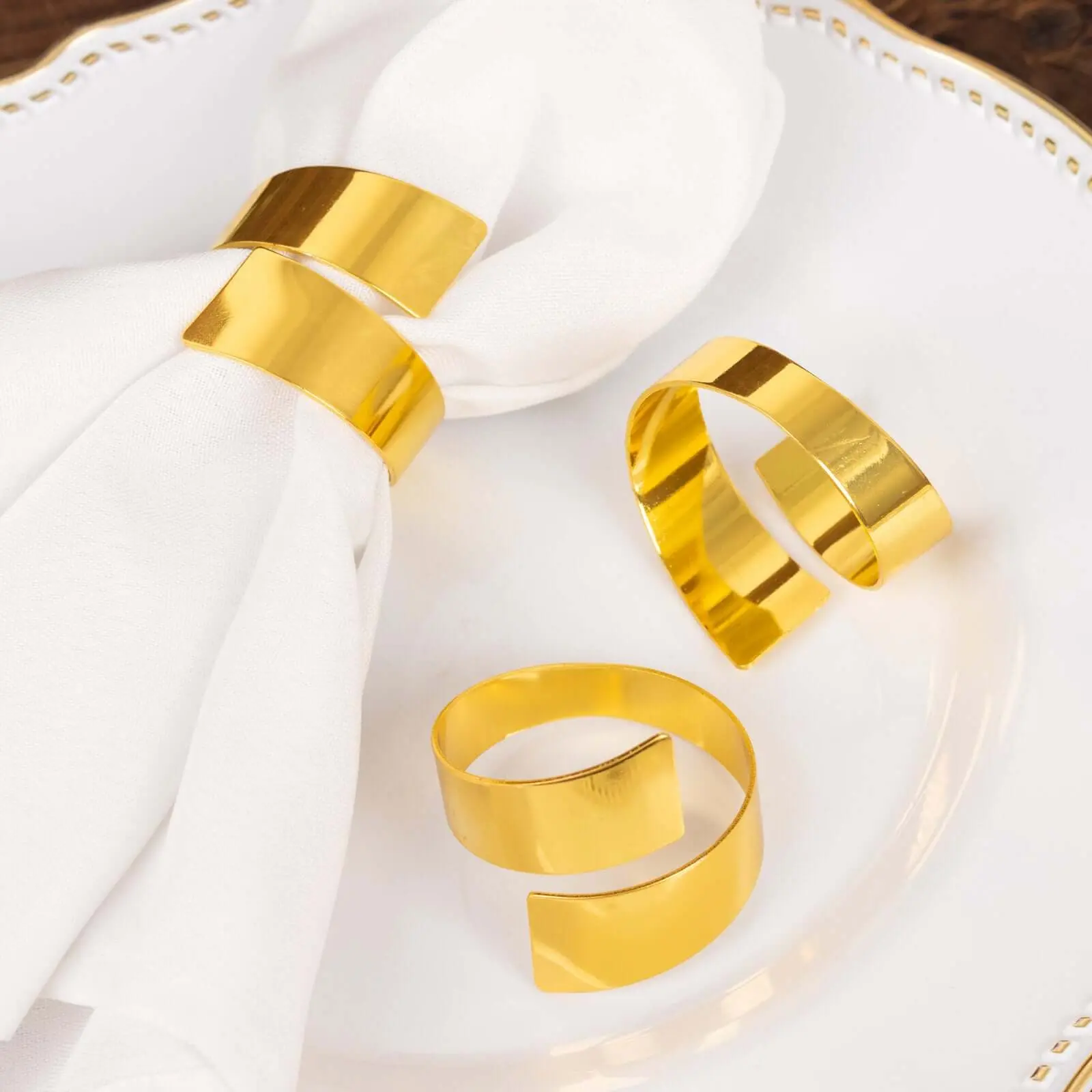 4-Piece Elegant Shiny Gold Metal Swirl Wrap Cuff Napkin Rings - Decorative Scroll Serviette Buckles for Table & Cutlery Festive Settings