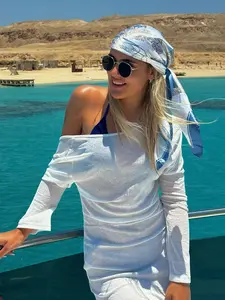 Light Blue Floral Women's Decorative Scarf, 90x90cm, Casual Travel Sun Protection Headscarf, Ideal Gift for Floral Pattern Scarf