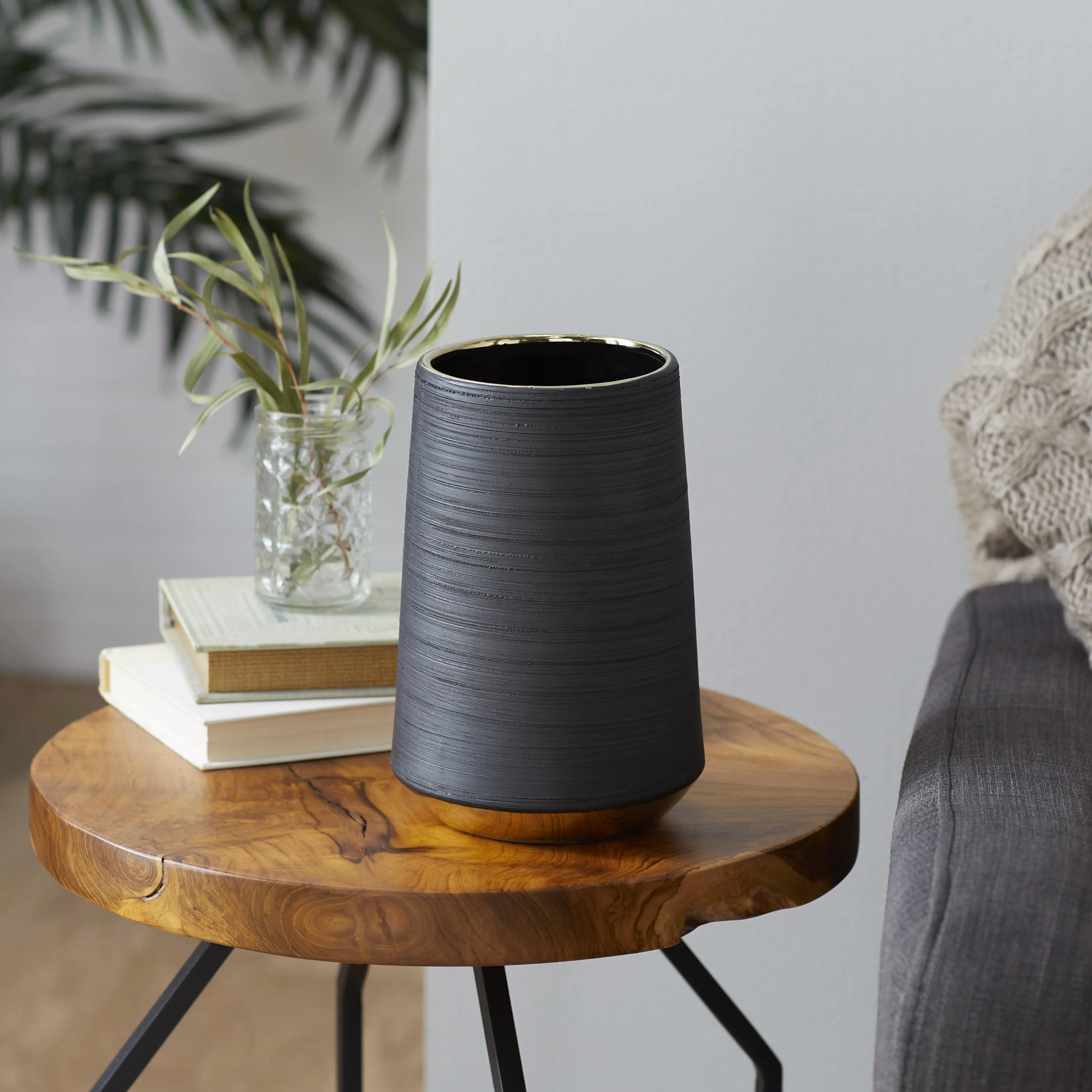 CosmoLiving by Cosmopolitan Black Porcelain Ceramic  Ribbed Decorative Vase with Gold accents, 5" x 5" x 8"