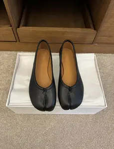 Cloud-Soft Split Toe Tabi Shoes - Non-Slip Leather Ballet Flats, Slip-On Casual Flats for Long Walks, Comfy Work Shoes for Women, Burgundy Black