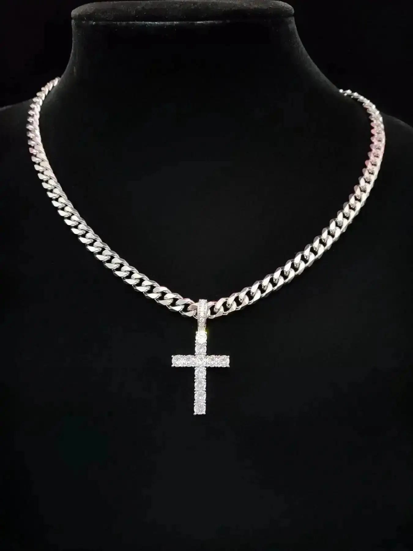 Unisex Easter Street Cross Pendant Necklace, Rhinestone Decor Cuban Chain Necklace, Rhinestone Decorated Necklace, Cuban Link Necklace for Party & Daily Clothing Decor for Men & Women, Exquisite Jewelry for Birthday
