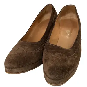 Pre-owned HERMÈS Suede Small Leather Goods Hermes Wingtip Pumps 36
