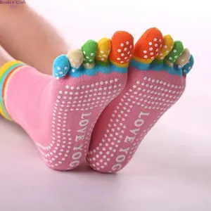 Women Five Toe Non Slip Yoga Socks, Soft Breathable Cotton Grip Socks, Anti-Skid Shockproof Athletic Socks, Comfortable Split-Toe Footwear for Pilates, Barre, Ballet, Gym Workout and Indoor Fitness Daily Use