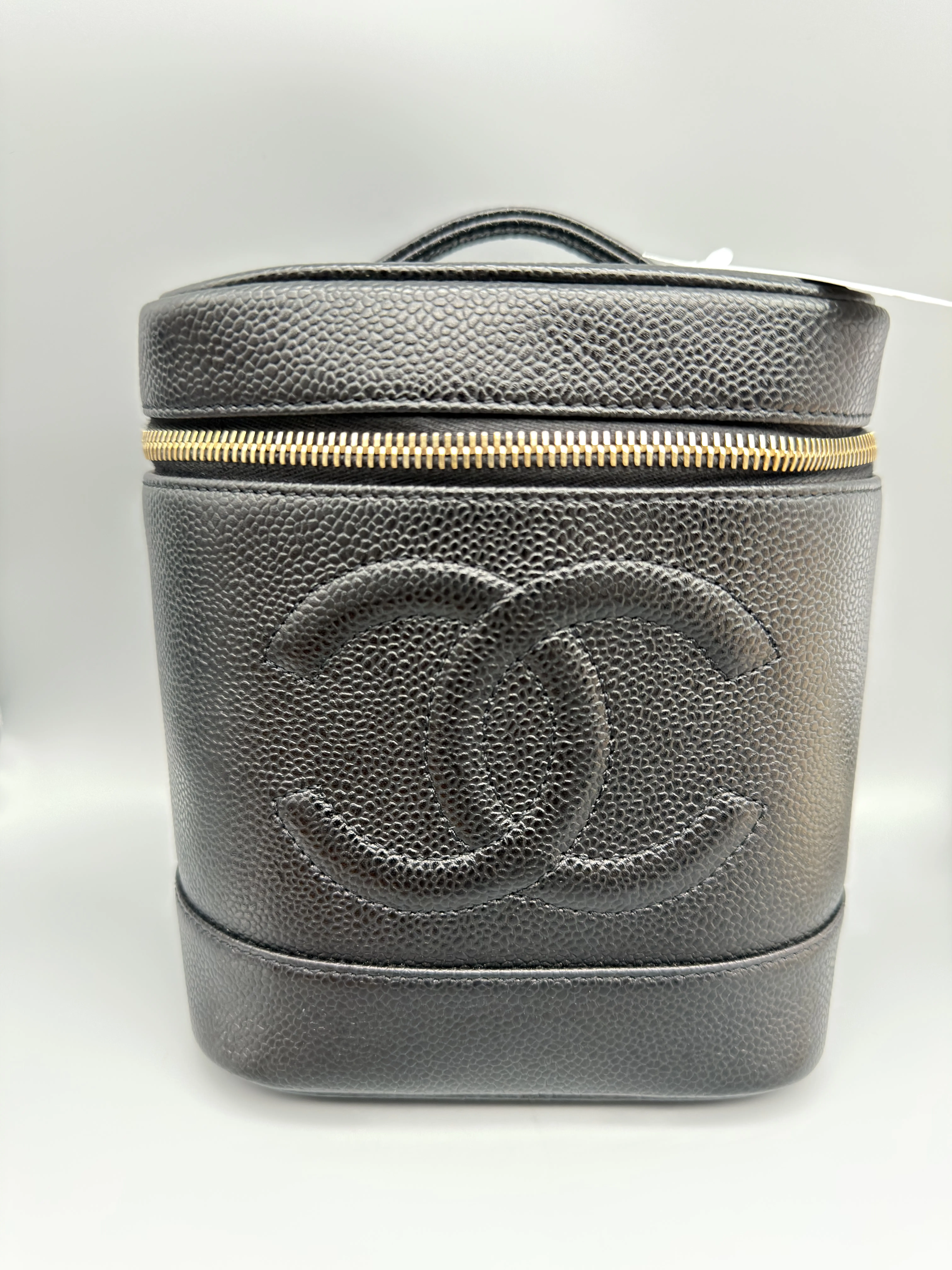Pre-owned CHANEL Caviar Leather Toiletry Bags Caviar Black Leather Toiletry Vanity Cosmetic Case Top Handle Bag with Classic CC Logo, Gold Zipper Detailing, Base Length:5.75 in, 4.75 in, Height:6.50 in (for Luggage & Bags)