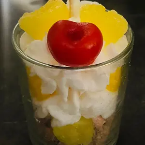 Piña colada cake candle