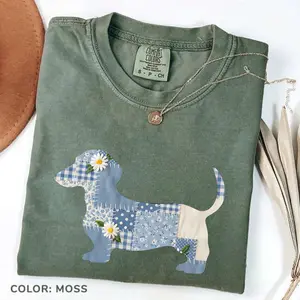 Comfort Colors Faux Blue Daisy Patchwork Dachshund T-shirt Floral Dog Tee Trendy Dog Mama T-shirt  Gift