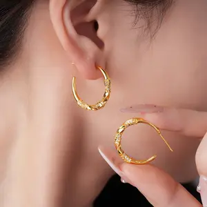 Silver Needle Super Shiny Zircon Twisted C-Shaped Earrings, Luxurious and Sophisticated Stud Earrings DDES0696, Simple and Versatile Personalized Women's Earrings, 14K Gold-Plated