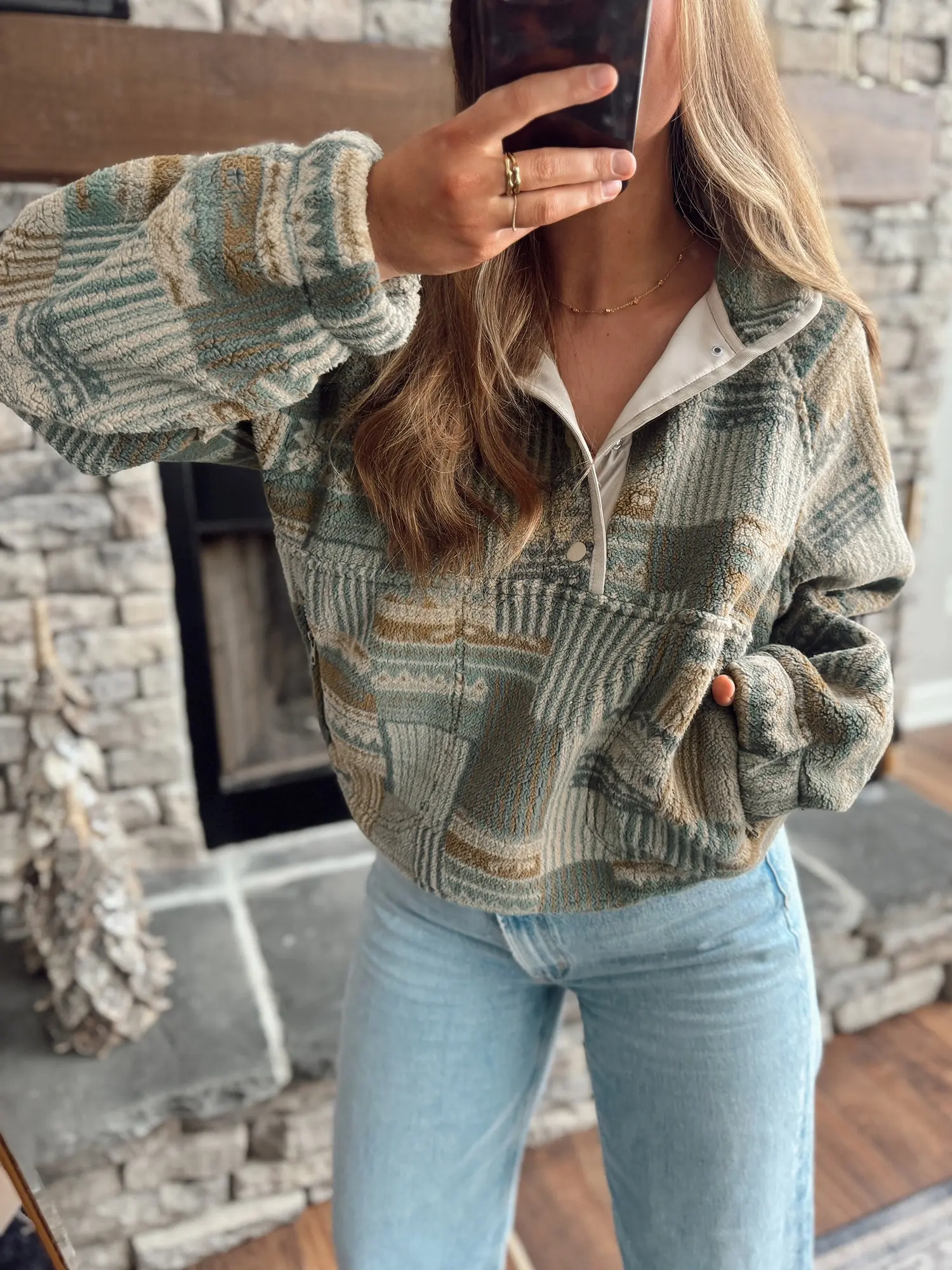 Women’s Collared Western Pattern Soft Fleece Pullover Sweatshirt - Long Sleeve Chic Casual Top, Ribbed Cuffs, Front Pocket, Relaxed Fit, Comfortable Fabric, Stylish for Cool Days, Perfect to Pair with Jeans