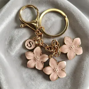 There are 26 letters to choose from,Women's letter A keychain cherry blossom keychain crossbody bag simple backpack student girl backpack plum blossom flower mobile phone handbag decoration pendant
