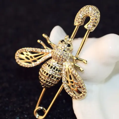 Elegant Bee Brooch Pin with Rhinestones, Hollow Out Design, Jacket Suit Scarf Clip Accessory, Fashion Jewelry for Women