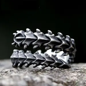 New Men's 316L Stainless Steel Rings Vintage Fashion Gothic Motorcycle Jewelry for Teen Unique Spine Design