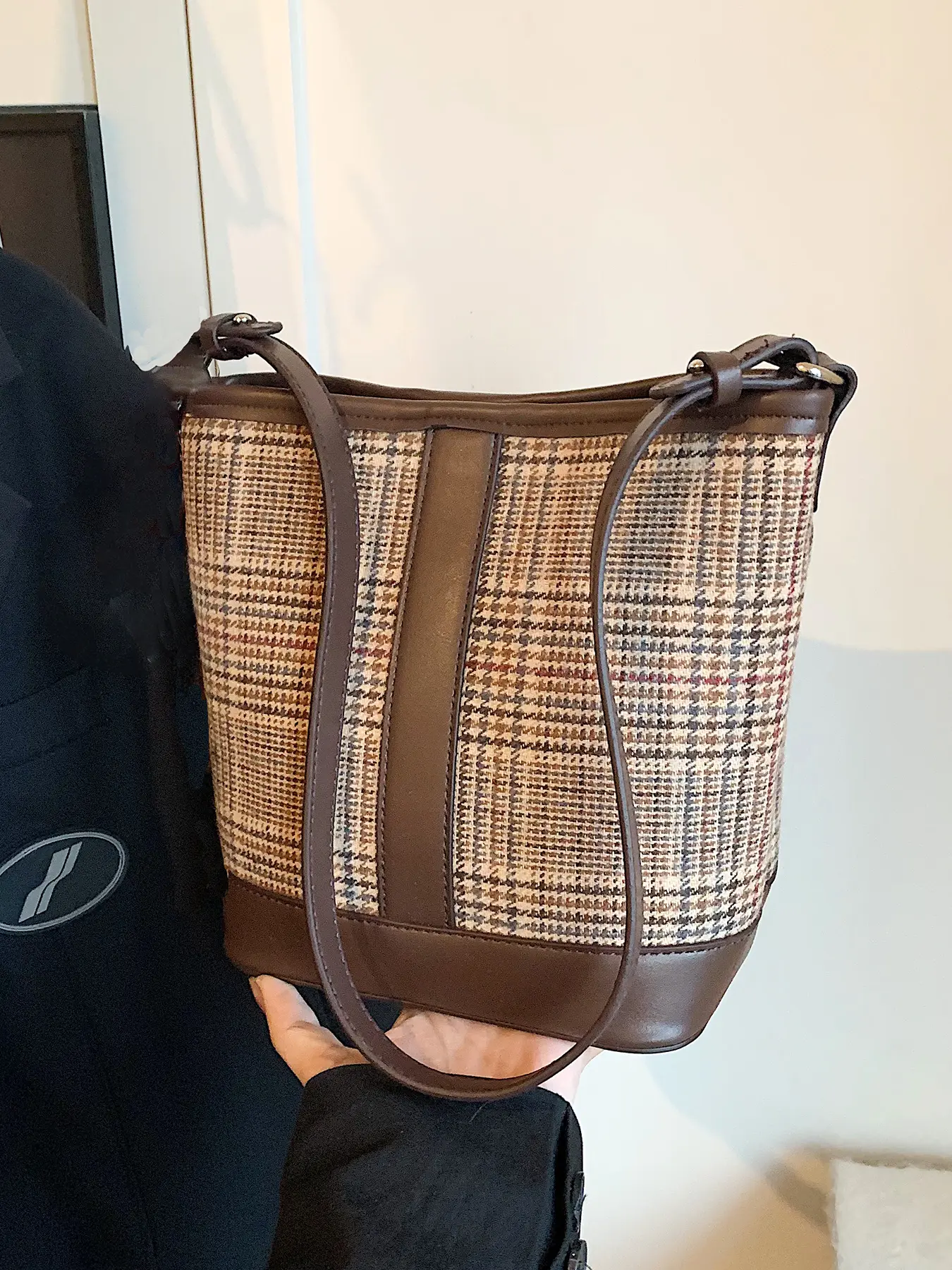Retro plaid patchwork one-shoulder handbag, classic houndstooth texture versatile one-shoulder handbag, niche design retro elegant crossbody bag, suitable for daily travel, shopping, afternoon tea, etc.