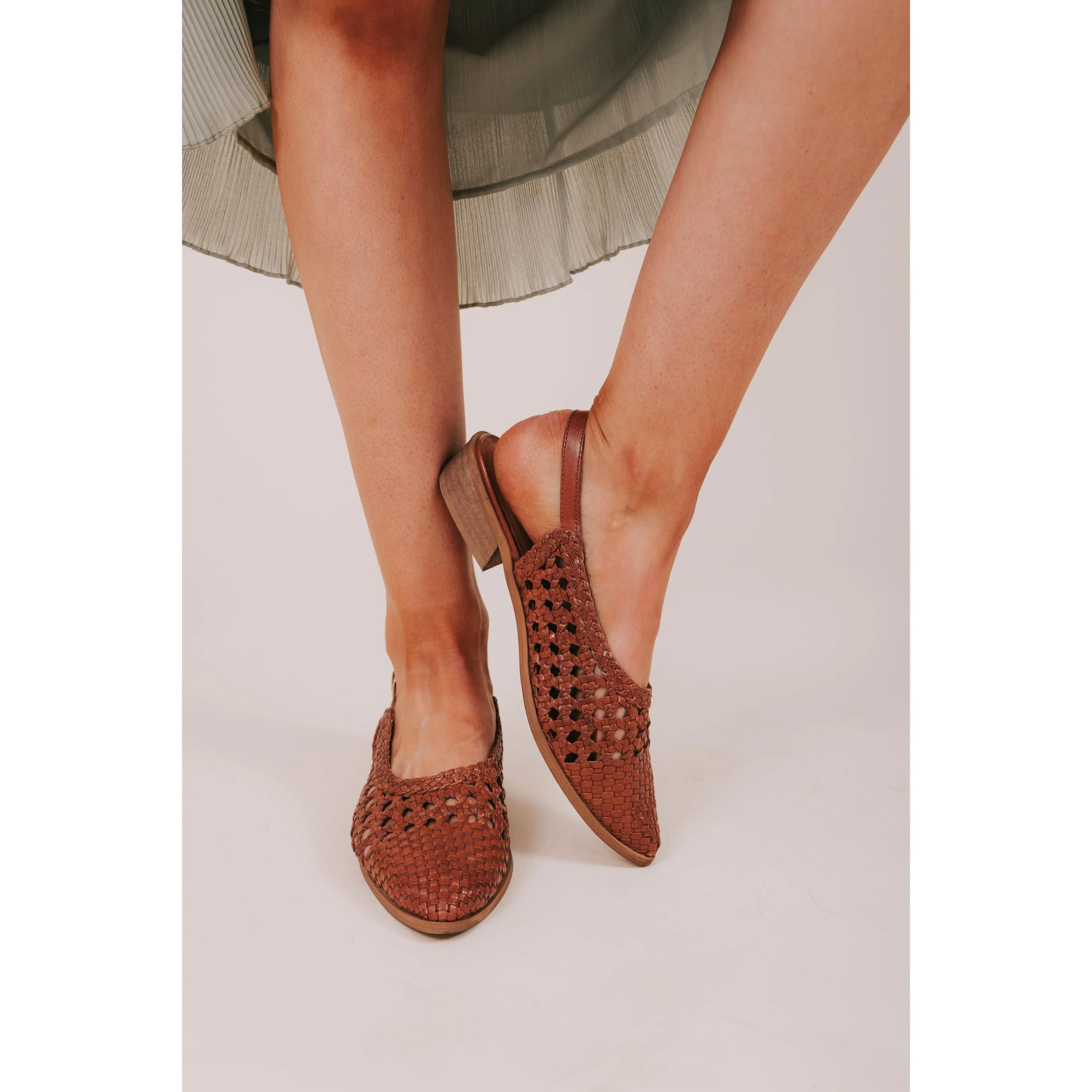 Seychelles Roxanne Women's Woven Leather Sandal, Pointed Toe Slingback Shoe for Casual Wear with a Low Block Heel, Footwear, Ankle Strap, Platform, Open Back, Padded Footbed, Artisanal Charm, Buckle