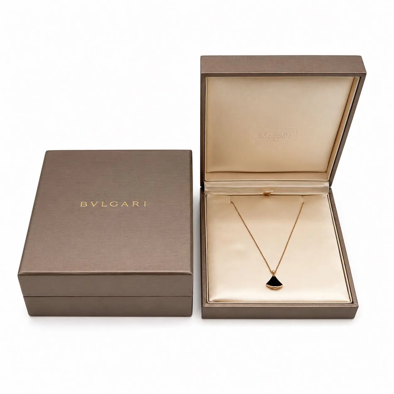 Pre-owned CALUXJ Bvlgari 18K Onyx & Diamond Divas' Dream Pendant Necklace