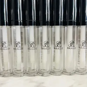 Lip plumper why we love it Cayenne pepper and Ginger oil plumps and enhances your lips, for a fuller and smoother appearance Lip repairing formula contains vitamins and antioxidants for ultra-nourished, soft lips The non-sticky gloss glides on as a clear