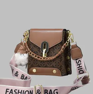 Chic Faux Leather Mini Phone Purse with Wide Strap, Detachable Keychain Included, Stylish and Functional Design