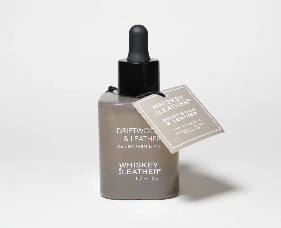 Elegant Sand & Fog Eau De Parfum Oil 1.7 oz Alcohol Free Unique Fragrance Blend for Daily Use or Special Occasions mini perfume Driftwood & Leather is a sophisticated, gender-neutral vibrant burst of lemon, bergamot, pineapple, pink pepper, and lime