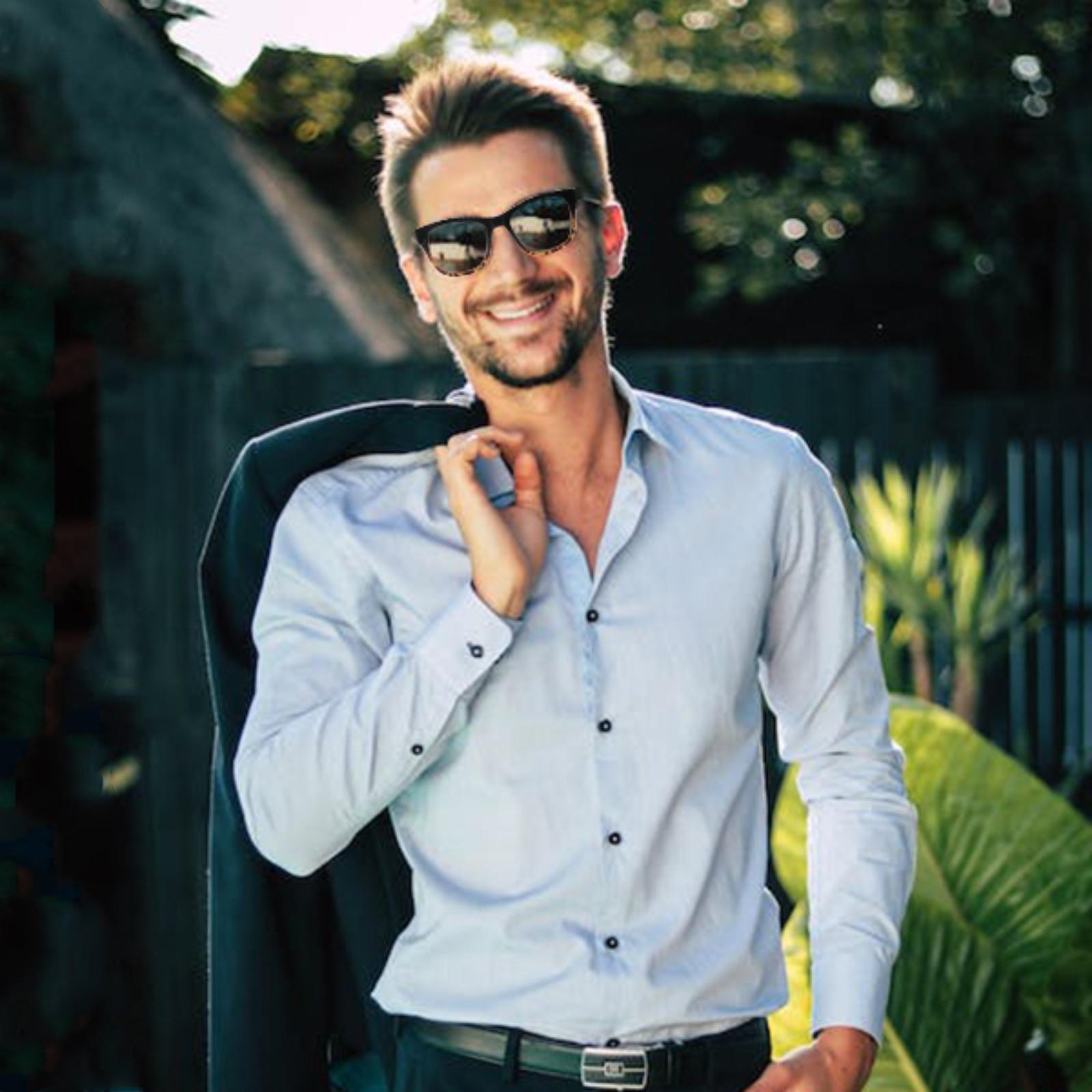 4-Piece Set Of Bifocal Anti-Blue Light Reading Sunglasses, Suitable For Both Men And Women. A Stylish Accessory Featuring Light-Blocking, Durable Lenses, Suitable For Summer, Outdoor Activities, Vacations, Fishing, And More.