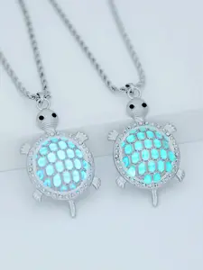 Cute Luminous Turtle Design Pendant Necklace, Twist Chain Necklaces Set, Charm necklaces, Luminous Couple Necklace, Fashion Glow in The Dark Jewelry for Party, Daily Decor, Trendy All-match & Exquisite Jewelry for Birthday Gift