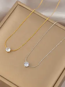 A new six claw diamond pendant necklace, with a high-end and niche light luxury style. The six claw diamond pendant features exquisite and sparkling details, and the long collarbone chain design is suitable for summer jewelry scenes. Suitable for women's