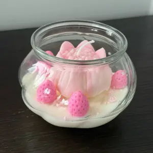 Vanilla-Scented Soy Candle in Flower Shape Placed in Glass Vase for Aromatic Home Decor