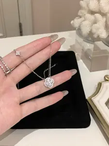 Women's Silver Color Four-Leaf Clover Minimalist Necklace, Rhinestone Design, Adjustable Chain, Elegant Jewelry Accessory for Women