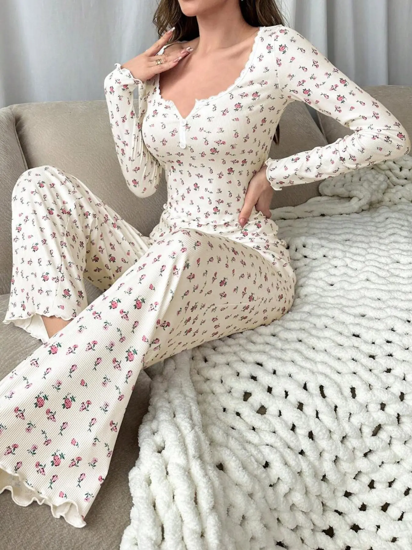 Women's Ditsy Floral Print Long Sleeve Top Fitted Pajama Chic Set, Soft Breathable Fabric, Casual Loungewear, Homewear, Nightwear Sleepwear Homewear, Elegant & Comfortable Sleepwear for Daily Use, Pjs, Matching Pajama Set