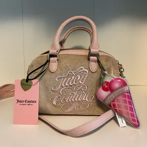 Beige Juicy Couture Sugar Rush Crossbody Bag for Women, Stylish Compact Shoulder Bag for Daily Use