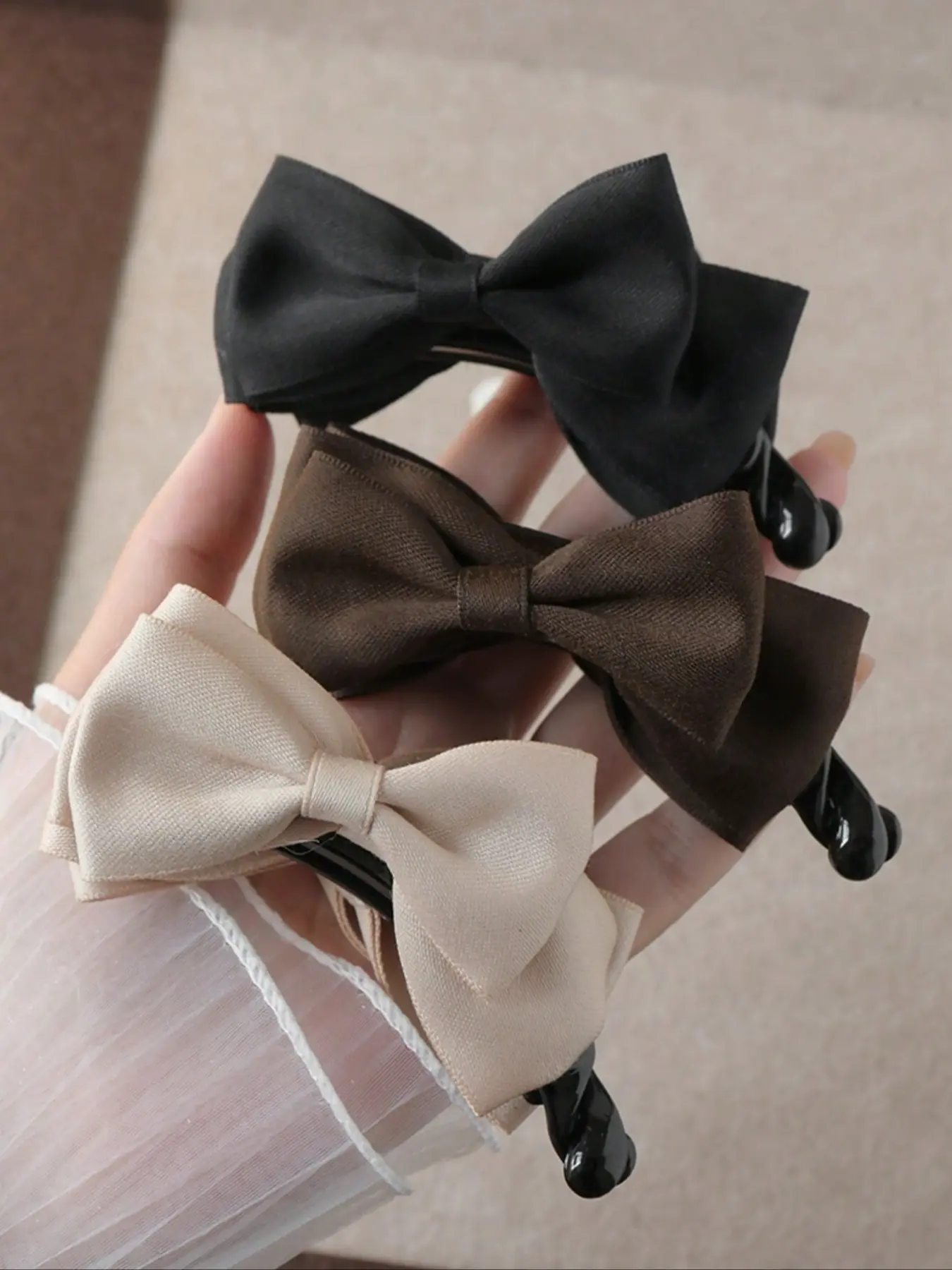 Minimalist Aesthetic Bow Banana Clips Set, 3-Piece Polyester Hair Barrettes for Women & Girls, Universal Fit, Elegant Design for School, College & Daily Use, Lightweight Construction