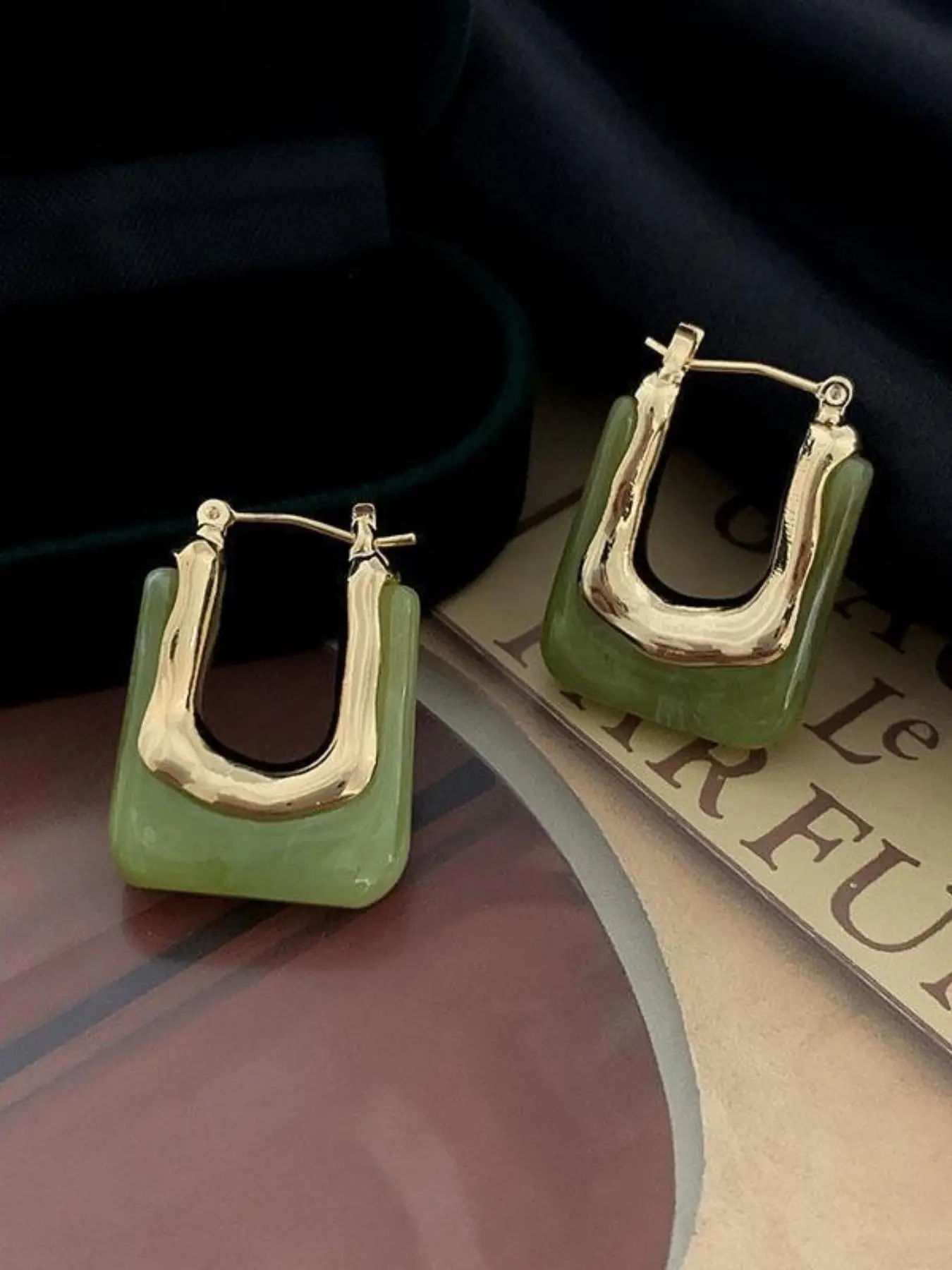 Simple Fall Hollow Out U Shape Vintage Hoop Earrings for Women, 2025 New Trendy Resin Hoop Ear Piercing Jewelry, Ideal Fashion Jewelry Gift for Women,