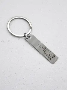 1pc Funny Gift Keychain For Son And Daughter From Mom, Durable Sentimental Keepsake Giftfor Birthday, New Year, Christmas-Decorative Keychain for Sons, Gift for Son, Graduation Keepsake, Message Keychain, Quality Engraving, Stylish Keychain, Personalized