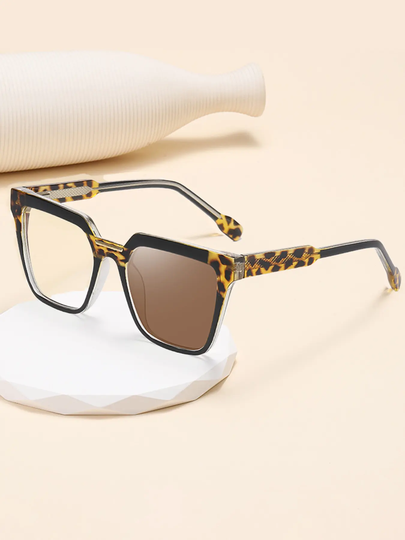 New Fashion Cat Eye Optical Color Changing Glasses, One Lens Two Uses, Light Sensing, Stylish Eyewear for Men & Women
