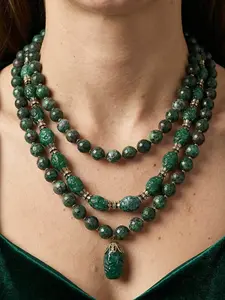 A classical and luxurious style emerald multi-layered bead necklace, with natural green stone chains and hand carved details, suitable for daily commuting, dinners, and dates. It is also a charming and exquisite small gift that can make you feel moved