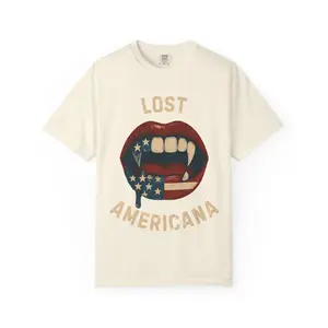 Lost Americana Vampire Fangs Shirt, Distressed American Flag Lips Graphic Tee, Vintage Alternative USA Outfit, Grunge Patriotic Streetwear Shirt, Retro Rock Aesthetic Tee