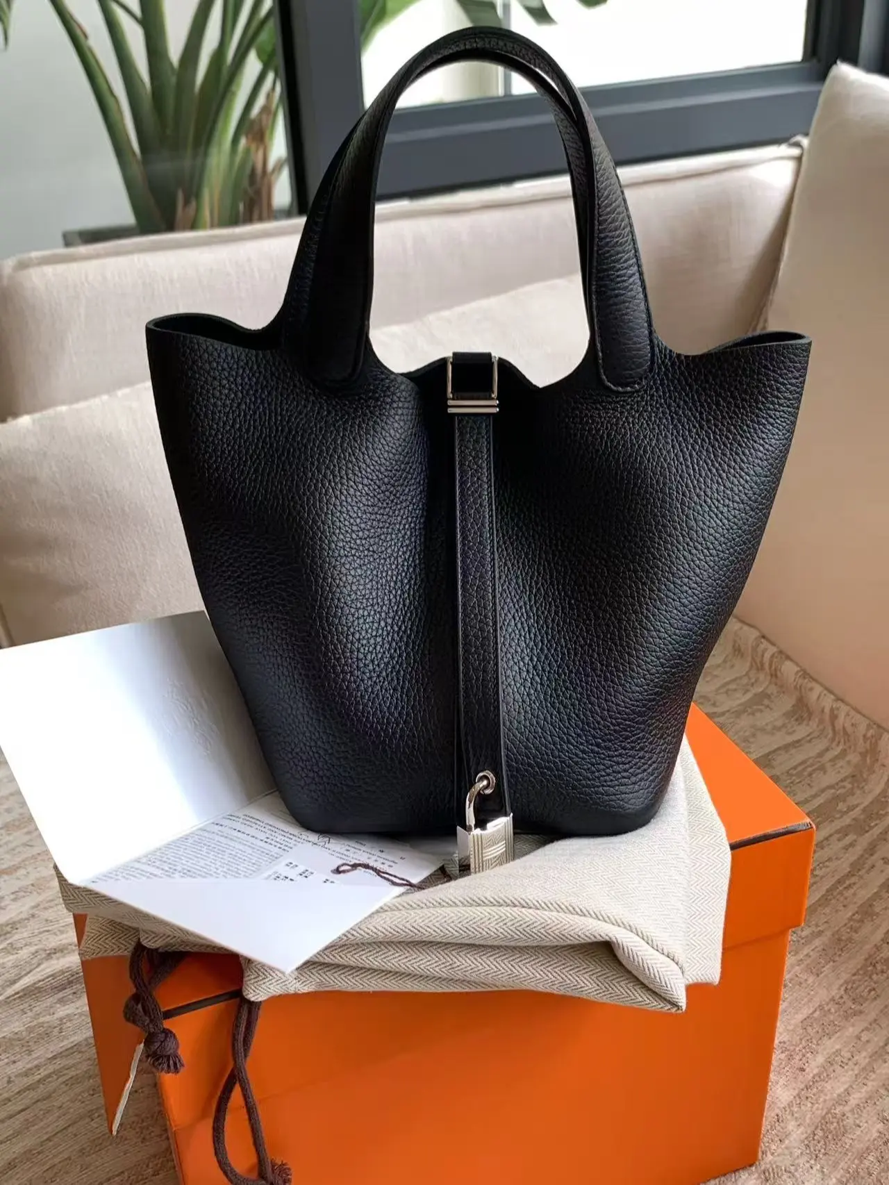 Pre-owned HERMÈS Picotin Lock 18 Bucket Bag, Black with Silver Hardware, U Stamp(2022). Includes box, dust bag, receipt, and lock.