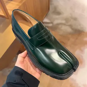2026 New Tabi Toe-Split Shoes for Men and Women - Thick Sole, Non-Slip, Single Shoes, Lacquered Leather, Slip-On Lazy Pig's Foot Shoes, Loafers for Couples - Daily, Office, and Street Style Shoes
