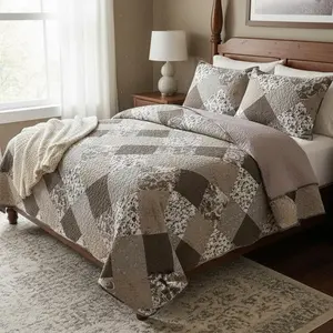 GREAGLE Quilt Set Queen Size 3 Pieces Floral Patchwork Comforter Bedspread Boho Plaid Coverlet Reversible Lightweight Farmhouse Bedding with 2 Pillow Covers Shams for All Season, Brown cozy sheets summer cooling