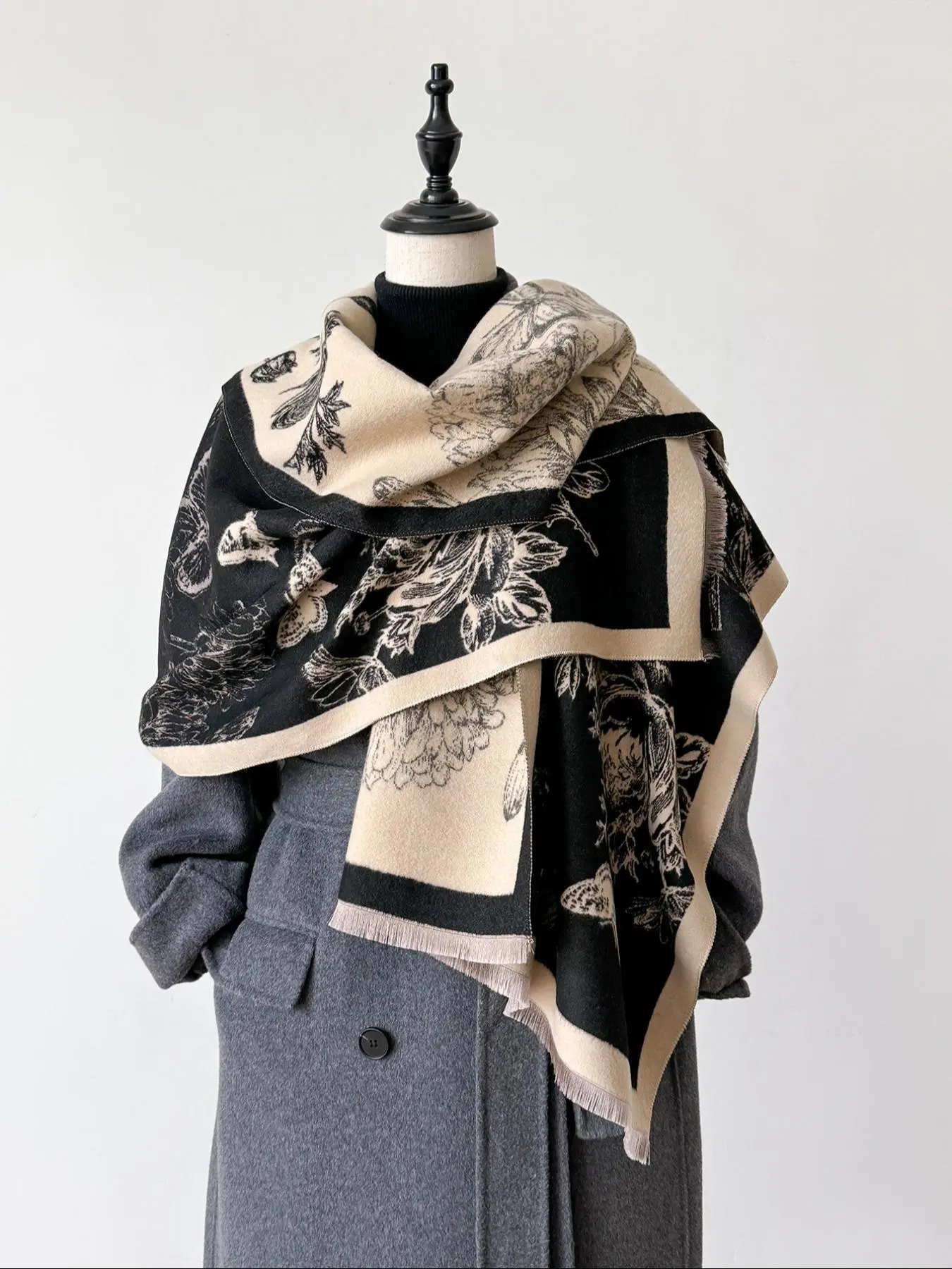 Butterfly & Floral Print Tassel Decor Scarf, Floral Pattern Shawl, Casual Soft Warm Shawl for Fall & Winter, Fashion Accessories for Women & Men Scarf for Women, Scarf for Winter, Mother's Day Gift, Boho Style Shawl, Blanket Scarf, Fashion Shawl Wrap