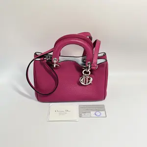 Pre-owned Dior leather Shoulder Bags Diorissimo Crossbody Bag Fuchsia Pink with Silver Hardware and Heart Charm Authentic Accessory