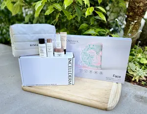 Omnilux LED Contour Rejuvenating and Anti-aging Face Mask+ Free Riman Radiansome Ritual Travel Kit