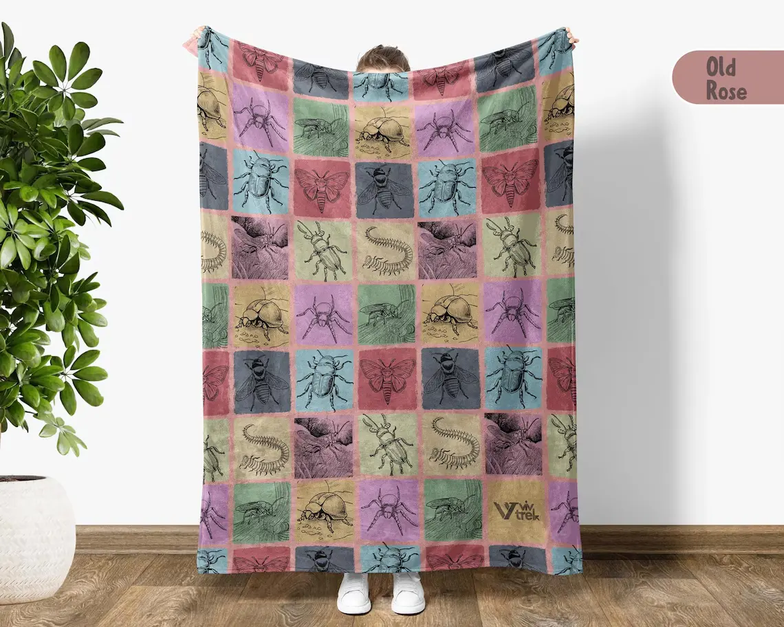 Vintage Bug Blanket, Insect Garden Flannel Fleece Throw Blanket, Cozy Nature Inspired Blanket for Couch Sofa Bed, Cottagecore Home Decor, Gift for Nature Lovers