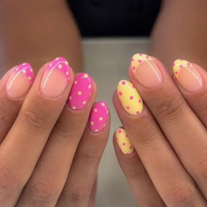24pcs Sweet Dollar Nail Art Kit, Nail Art Products, Stick on Nails, DIY Fake Nails, Nude Colors, Classic Polka Dot Design, Nail Designs, Easy DIY Manicure, Perfect for Daily Commute & Dates, Nail Kit Set