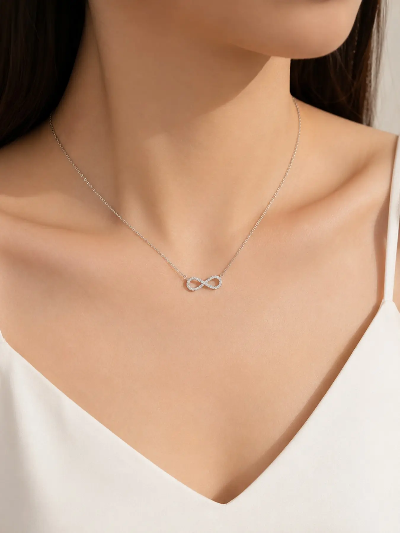 1 Piece Women’s Rhinestone Infinity Pendant Necklace, Gold Tone or Silver Tone Minimalist Clavicle Chain Jewelry, Geometric Pendant, Bling Pendant, Dainty Necklaces