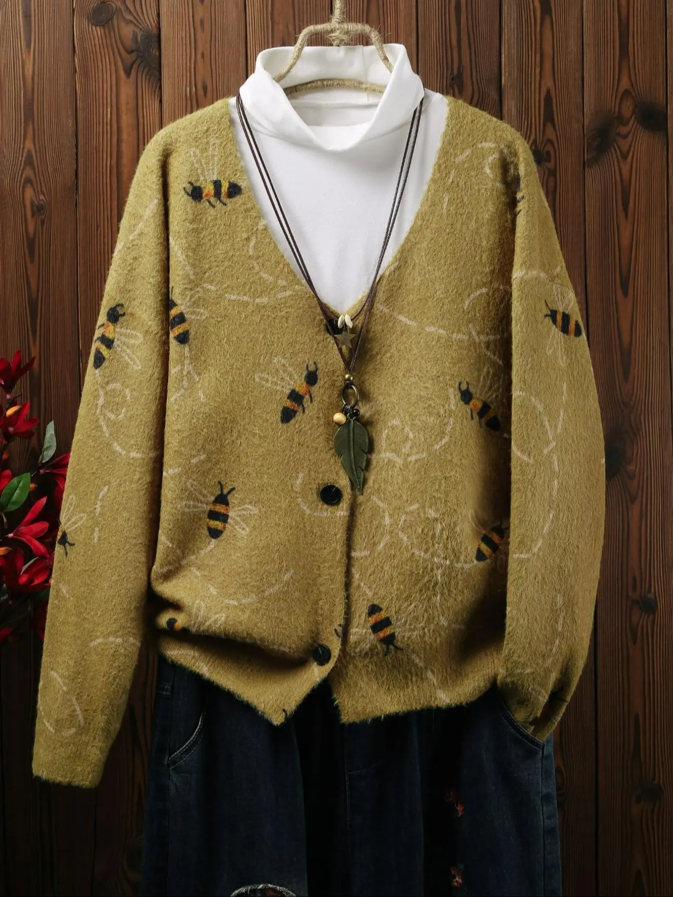 【Plus Size】 All Over Bee Print V Neck Cardigan Knitwear, Casual Fashion Long Sleeve Button Knitted Sweater Cardigan for Fall & Winter, Women's Plus Clothing for Daily Wear