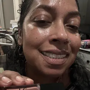 Product Review of Glow Reviver Lip Oil from P**s D**e