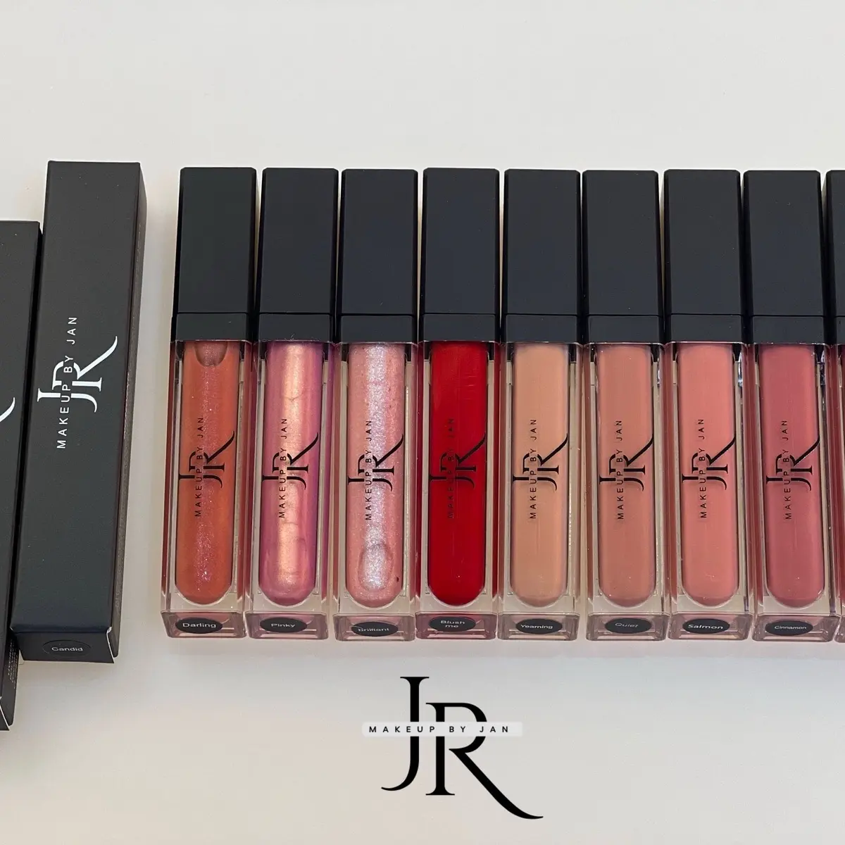 3 in 1 labial que cuenta con luz y espejo