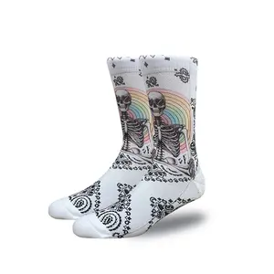 Fashion Trend Design Sports Socks, Personalized Graffiti Skull Painted Print Hip Hop Style Black Socks Towel Bottom Thickened Socks Toe Sock Heel Design