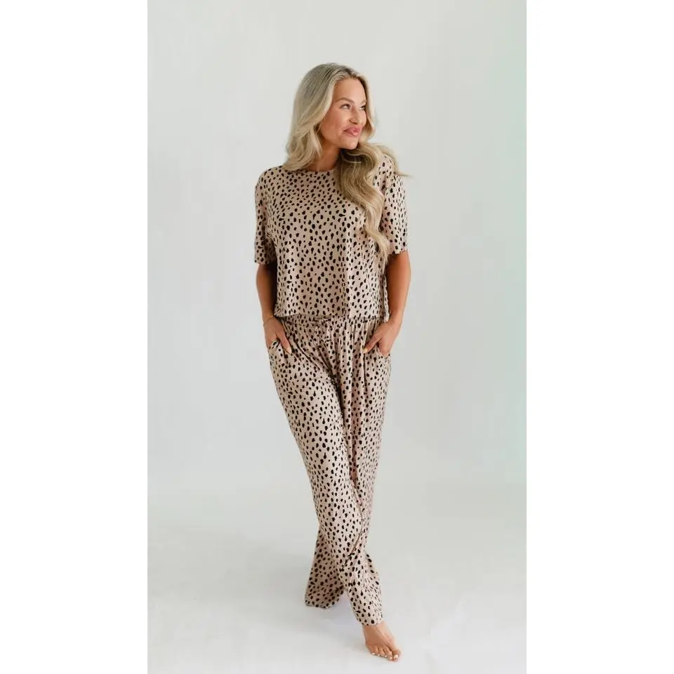 Women's T-Shirt and Pants Set in Brown Cheetah