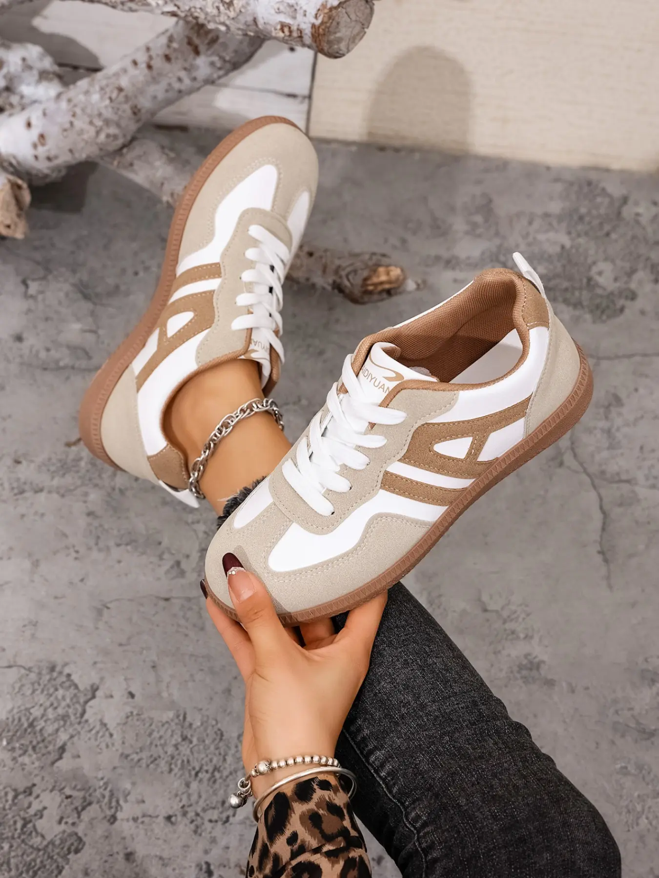 Women's Casual Patchwork Round Toe Sneakers, Comfortable Low Top Skate Shoes for Walking and Shopping, Multifunctional College Style