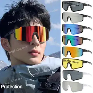 Black-Frame Cycling Sunglasses for Men and Women – Silver-Mirrored Lenses – Outdoor Sports Eyewear with UV Protection – Large Square-Frame Design – UV400 Cycling Shades for Men